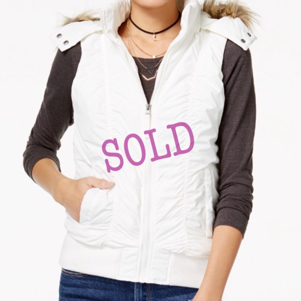 💝American Rag Hooded Puffer Vest💝
